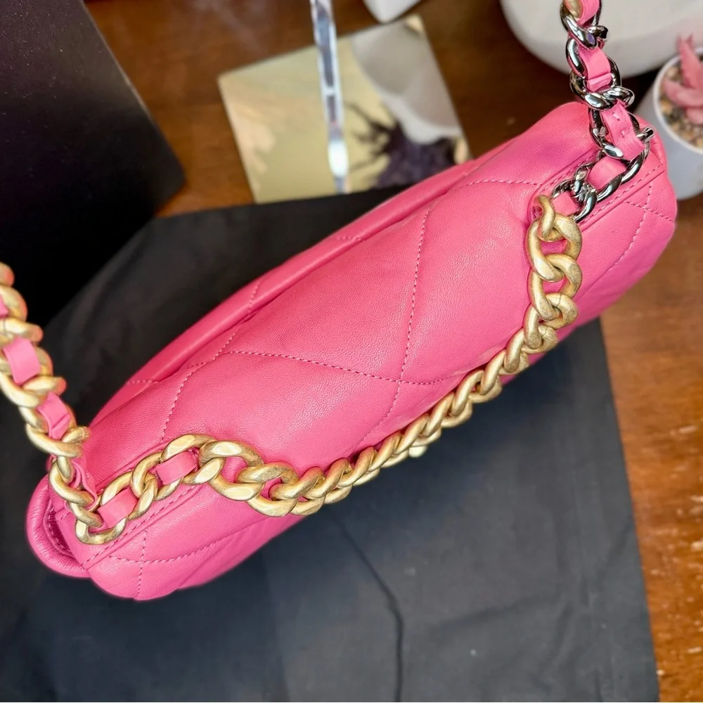 EUC CHANEL 19 Quilted Lambskin Leather Flap Bag in Shiny Pink